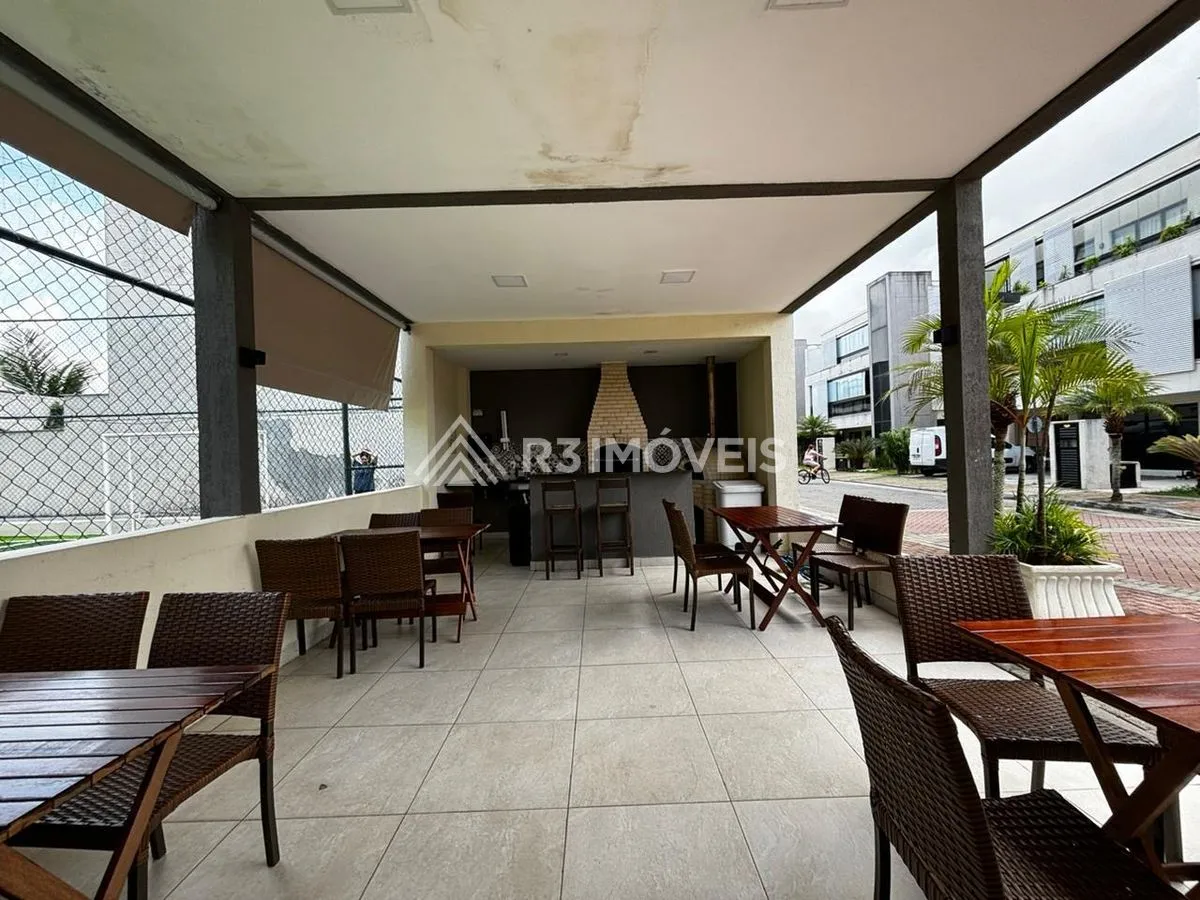 Floor-to-ceiling windows in a 3-bedroom apartment, 160 m² — photo 36