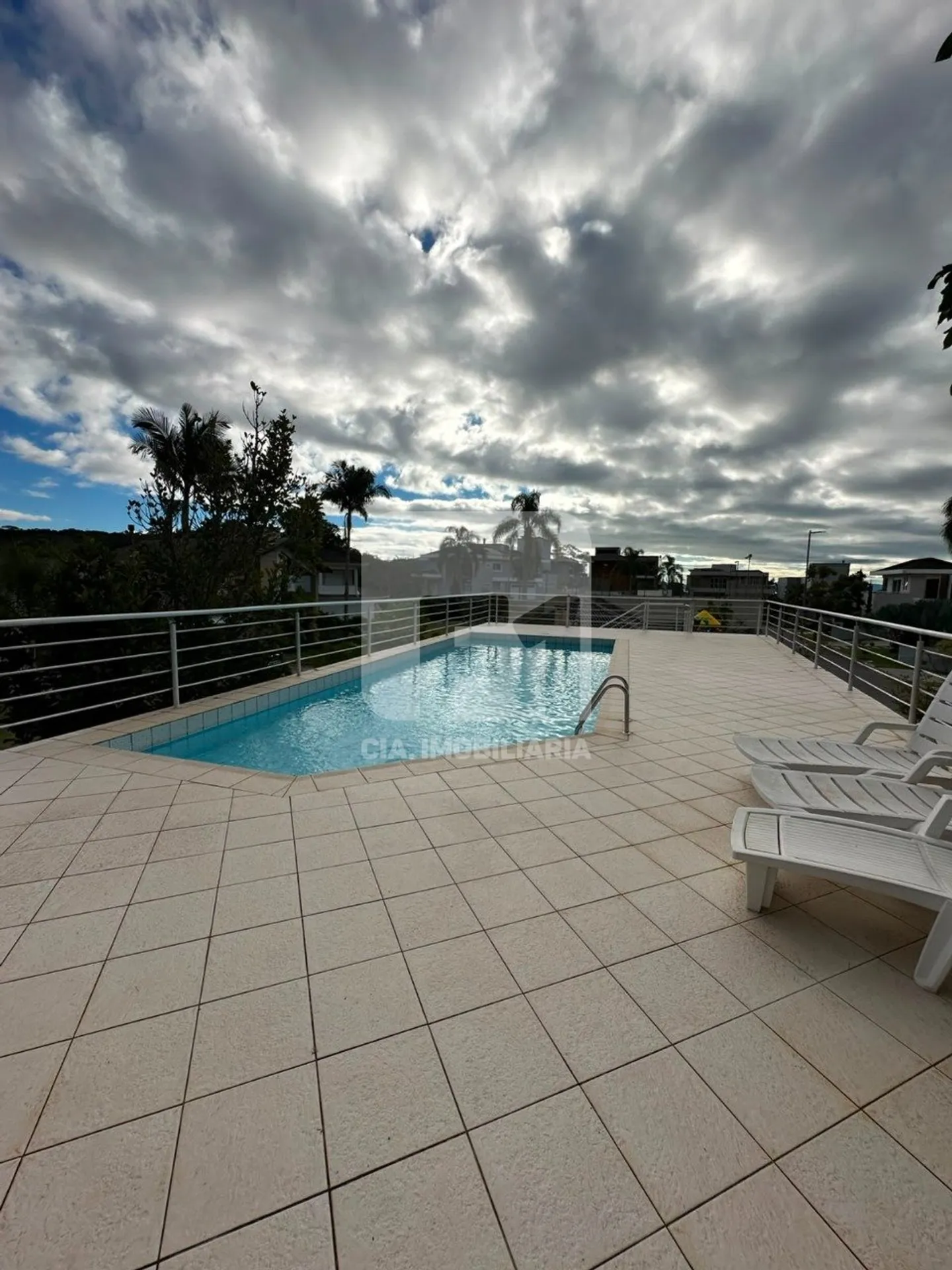 Furnished house with 6 bedrooms and 650 m² total — photo 34