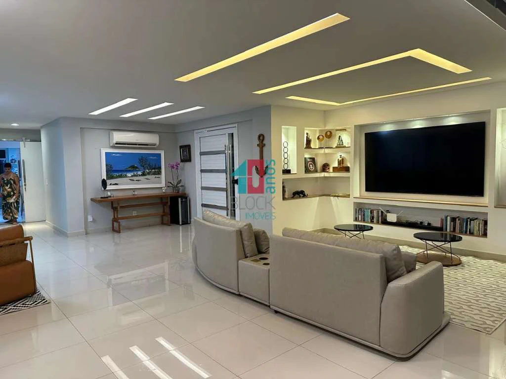 Furnished house with 5 bedrooms and 9 total bathrooms — photo 9