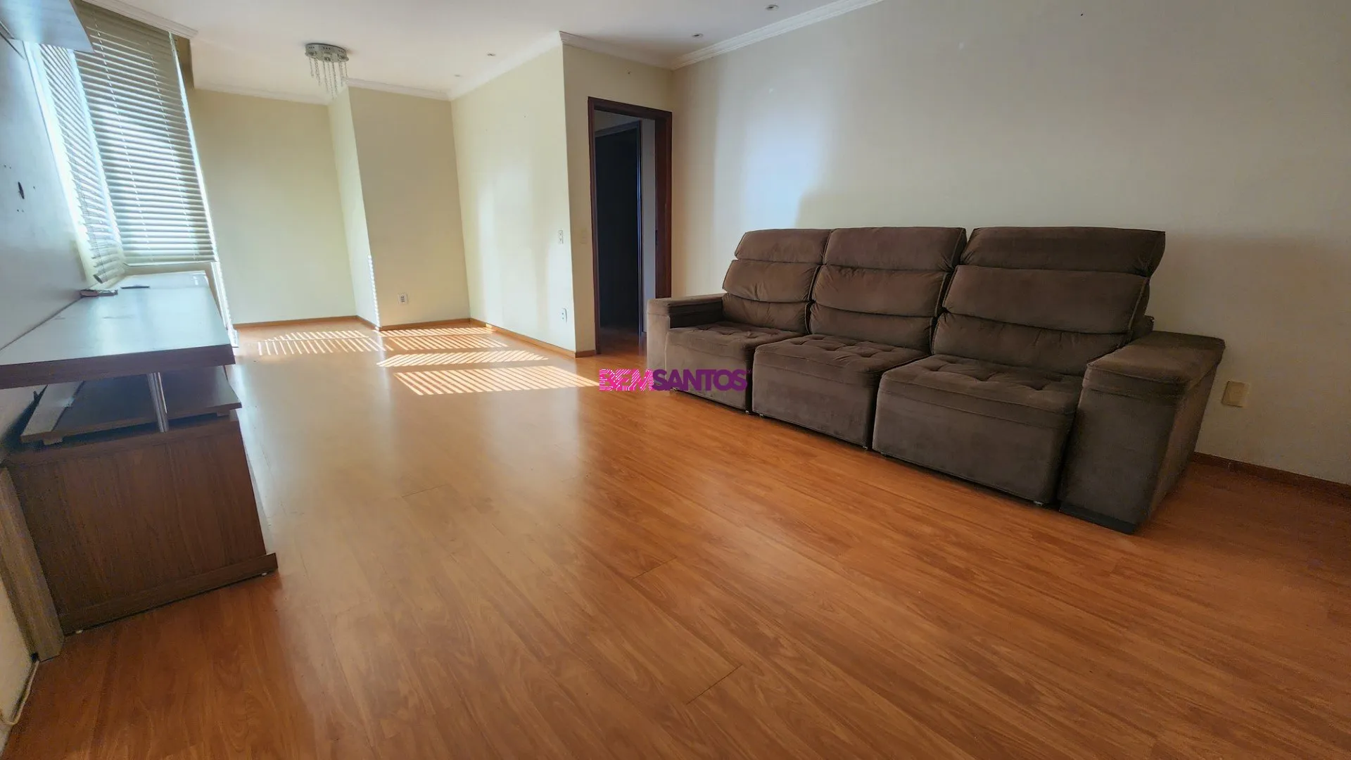 Furnished 4-bedroom apartment with a balcony — photo 14