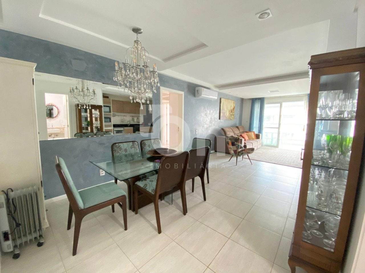 Furnished apartment, 105 m², with a glass-enclosed balcony — photo 11