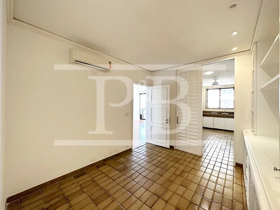 Квартира з 4 спальнями та балконом 410 м² — photo 34