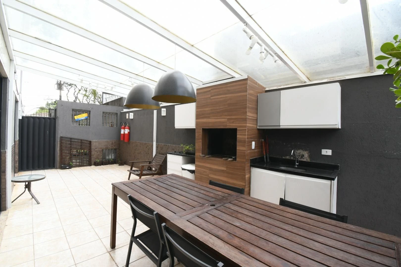 3-bedroom apartment in a building with a gym — photo 10