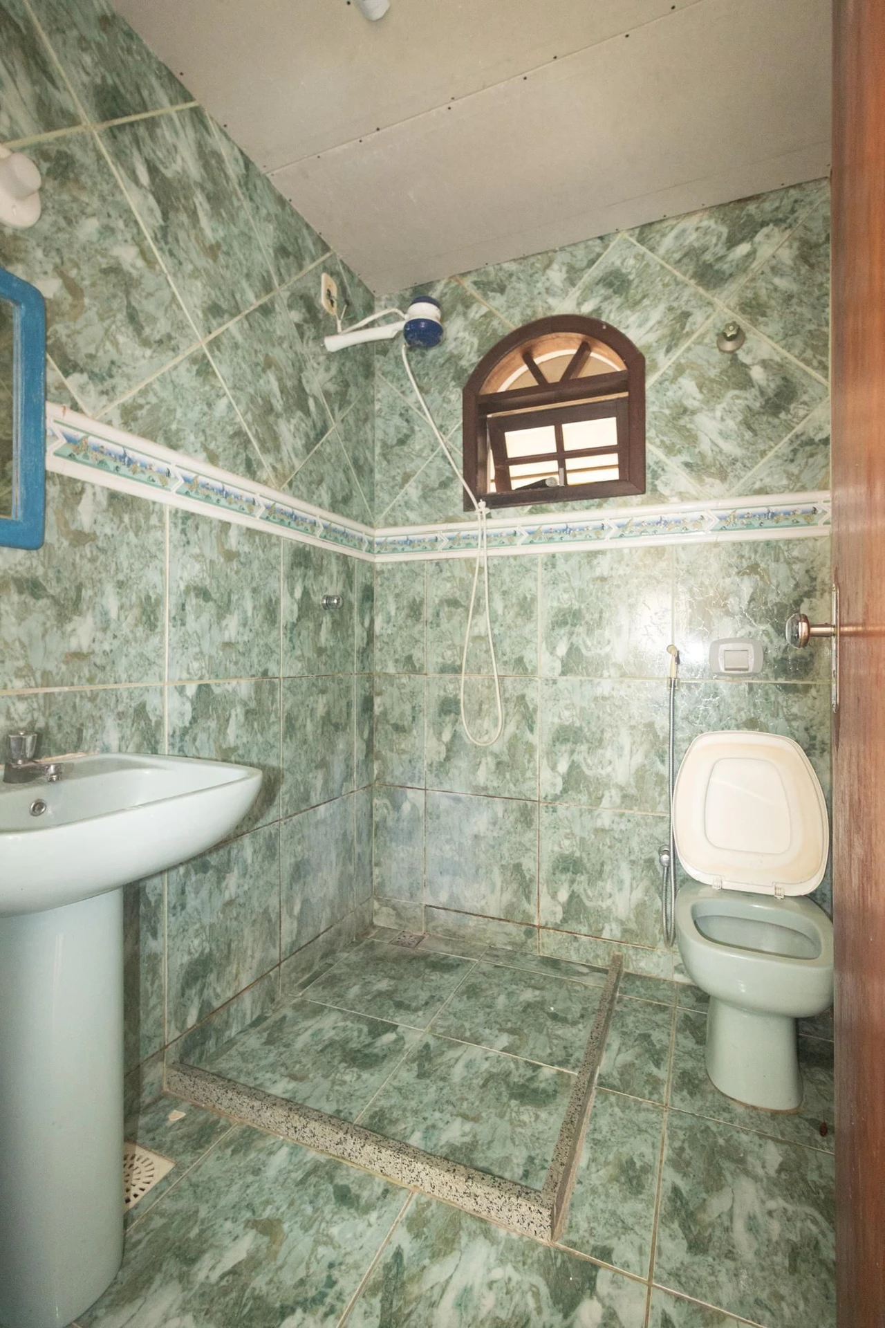 Rental house with 2 bedrooms and 1 en-suite — photo 38