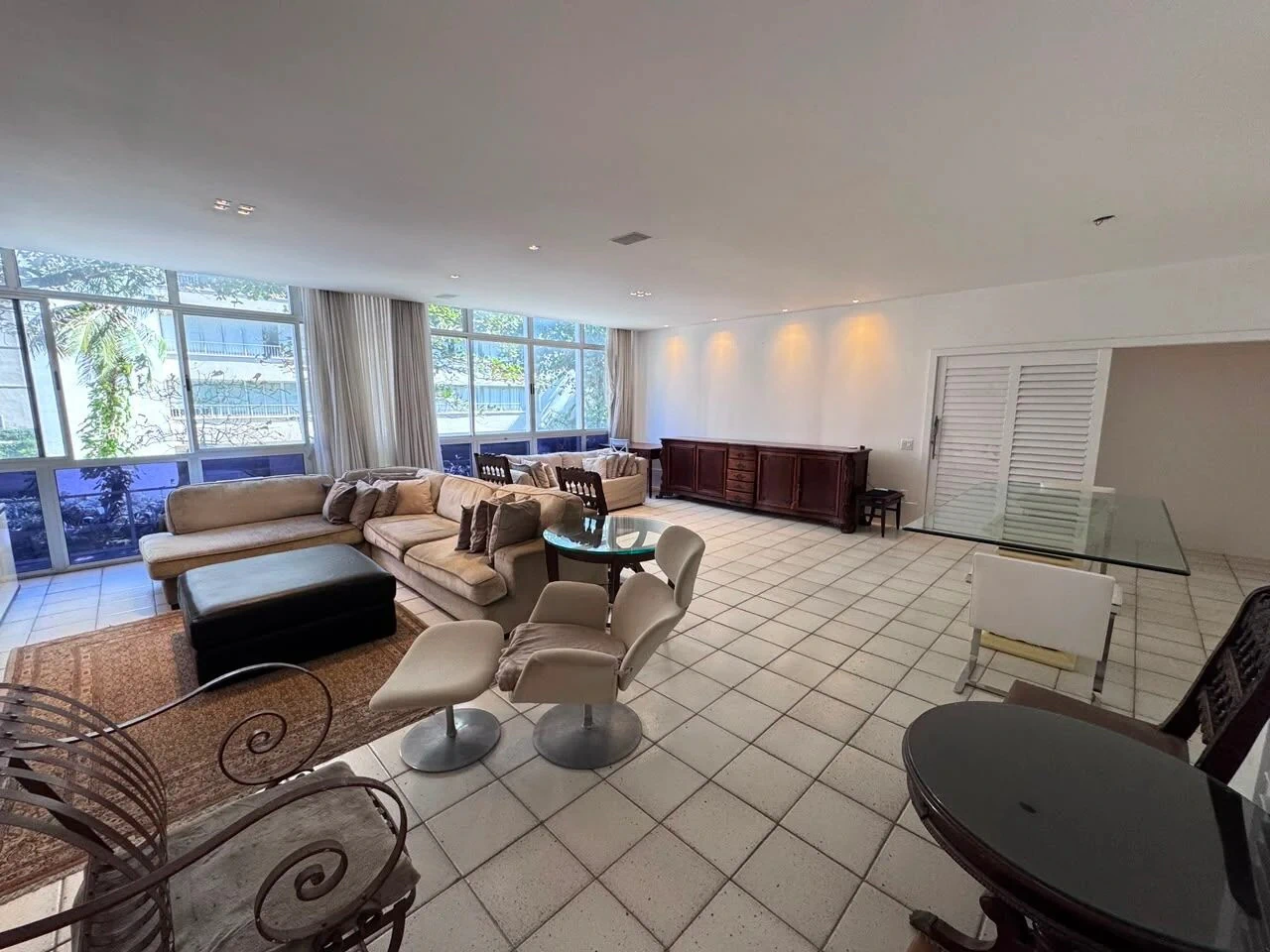 Apartamento amueblado de 4 dormitorios con 3 suites y 200 m² — photo 3