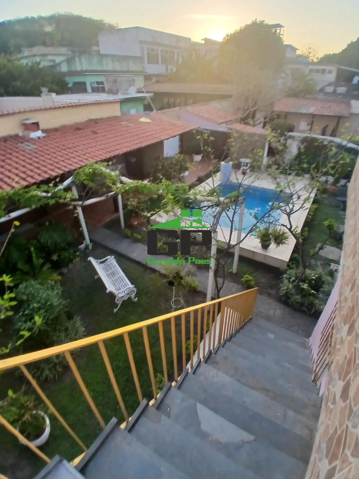 Casa de 349 m² com varanda gourmet e jardim — photo 16