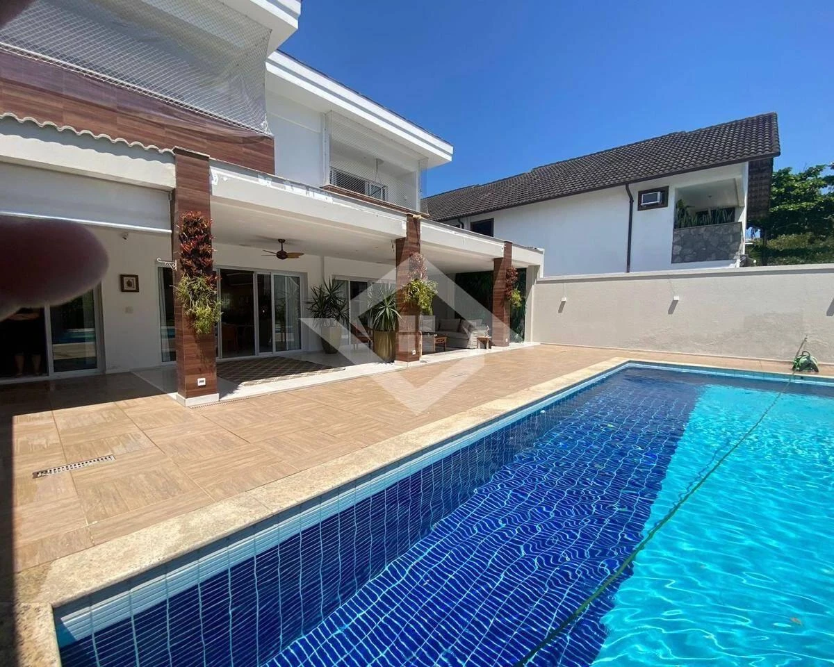 6 quartos e banheira: casa de 1000 m² — photo 31