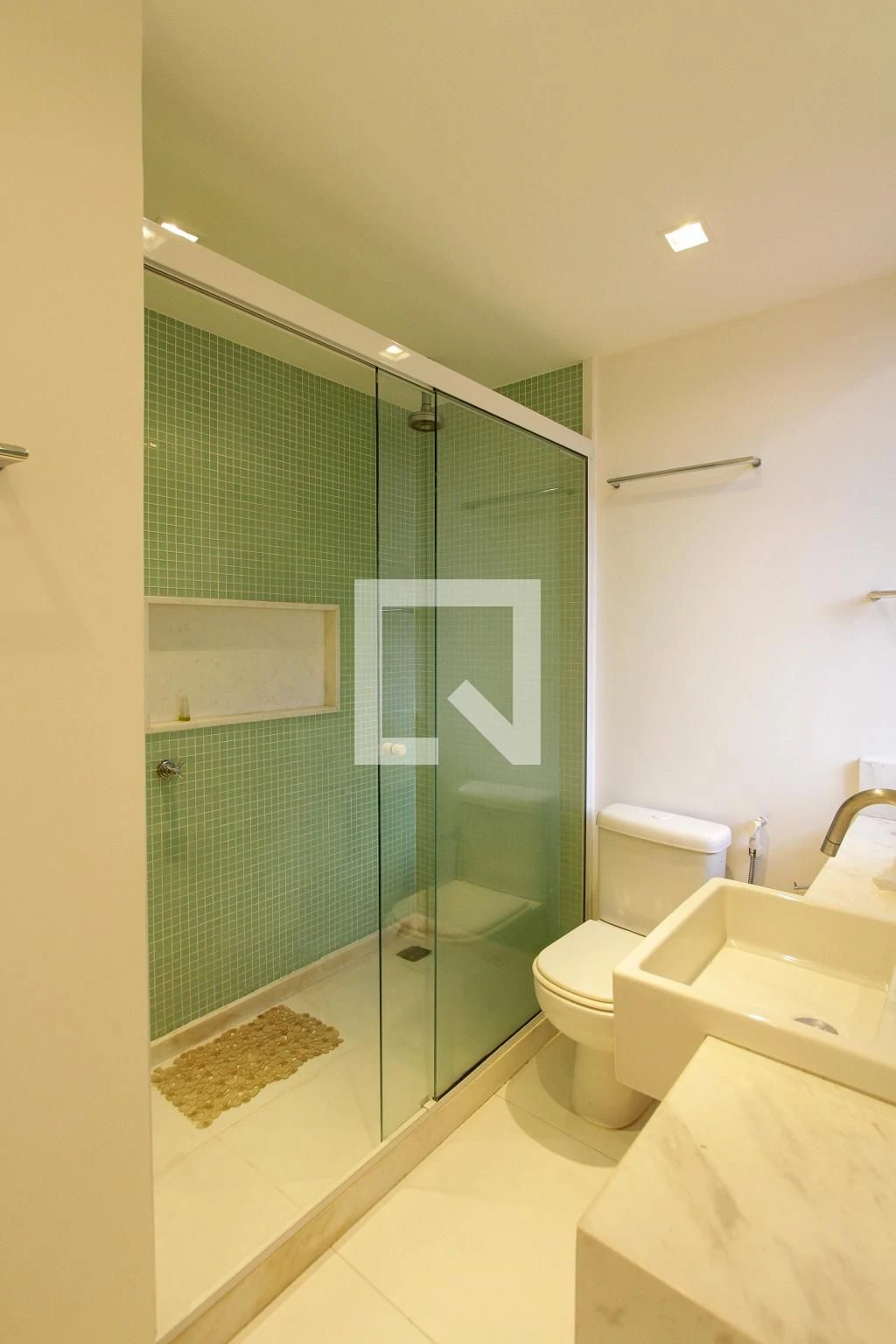 Walk-in closet in a 3-bedroom apartment, 200 m² — photo 36
