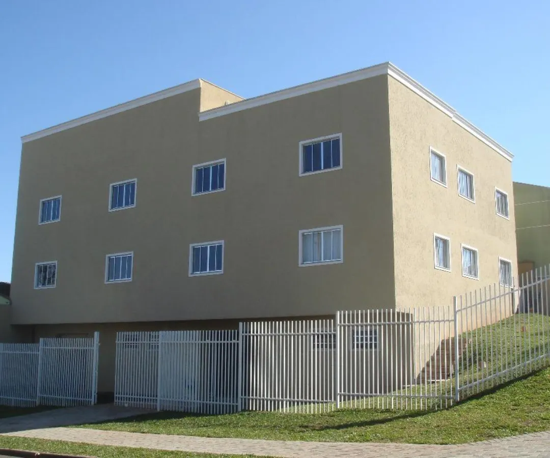 Balcony with a grill in a one-bedroom apartment, 60 m² — photo 10