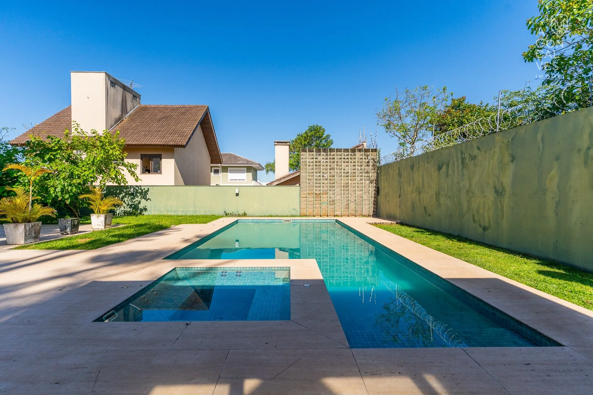 Furnished house with 5 bedrooms and 5 bathrooms — photo 37