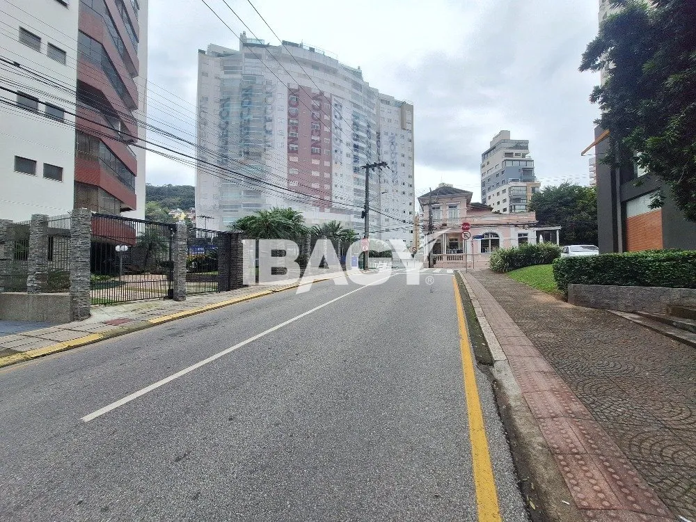170 m² unfurnished apartment with 3 bedrooms and suite — photo 15