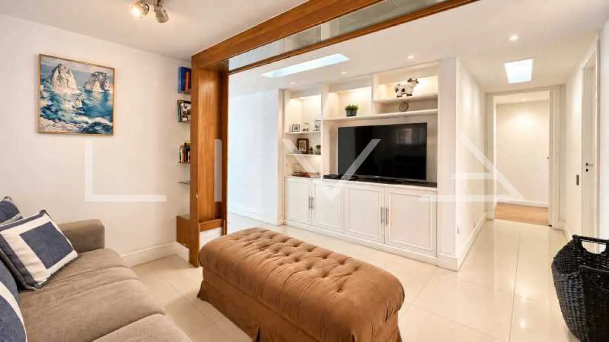 178 m² apartment with a bathtub and a water view — photo 17