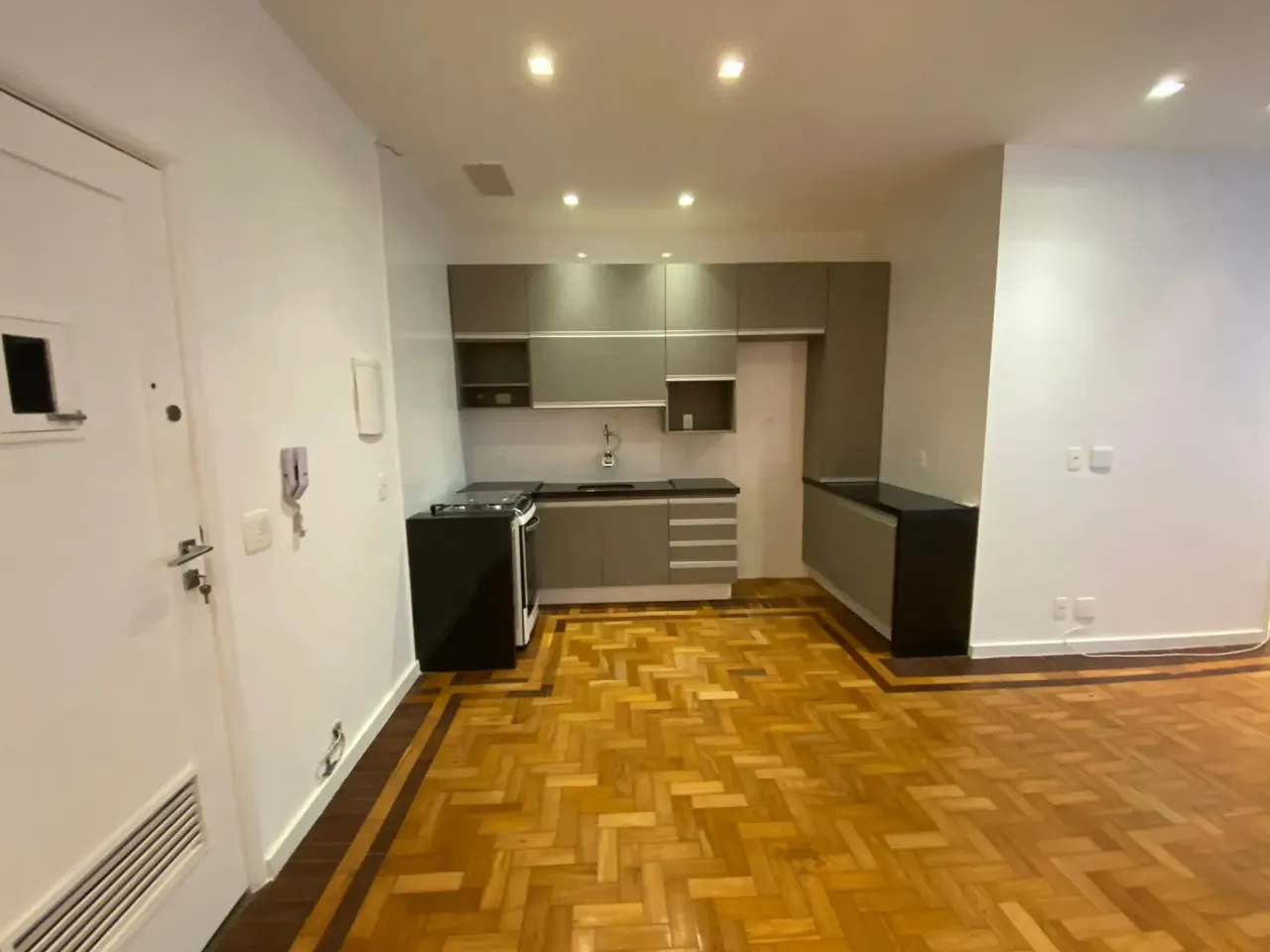 Apartment, 32 m², with wood or laminate floors — photo 9