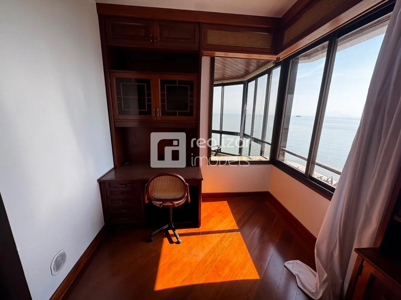 Apartamento de 290 m² com 4 dormitórios e varanda envidraçada — photo 41