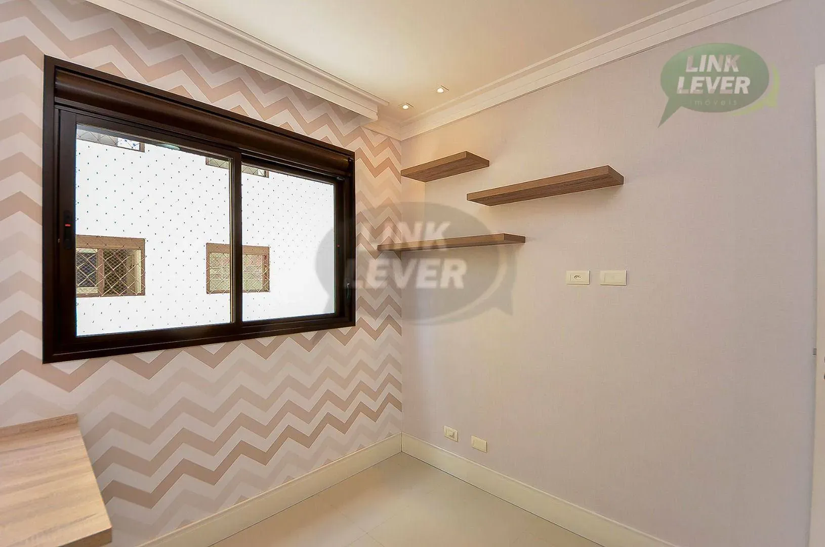 Balcony with a grill in a 3-bedroom apartment, 88 m² — photo 19
