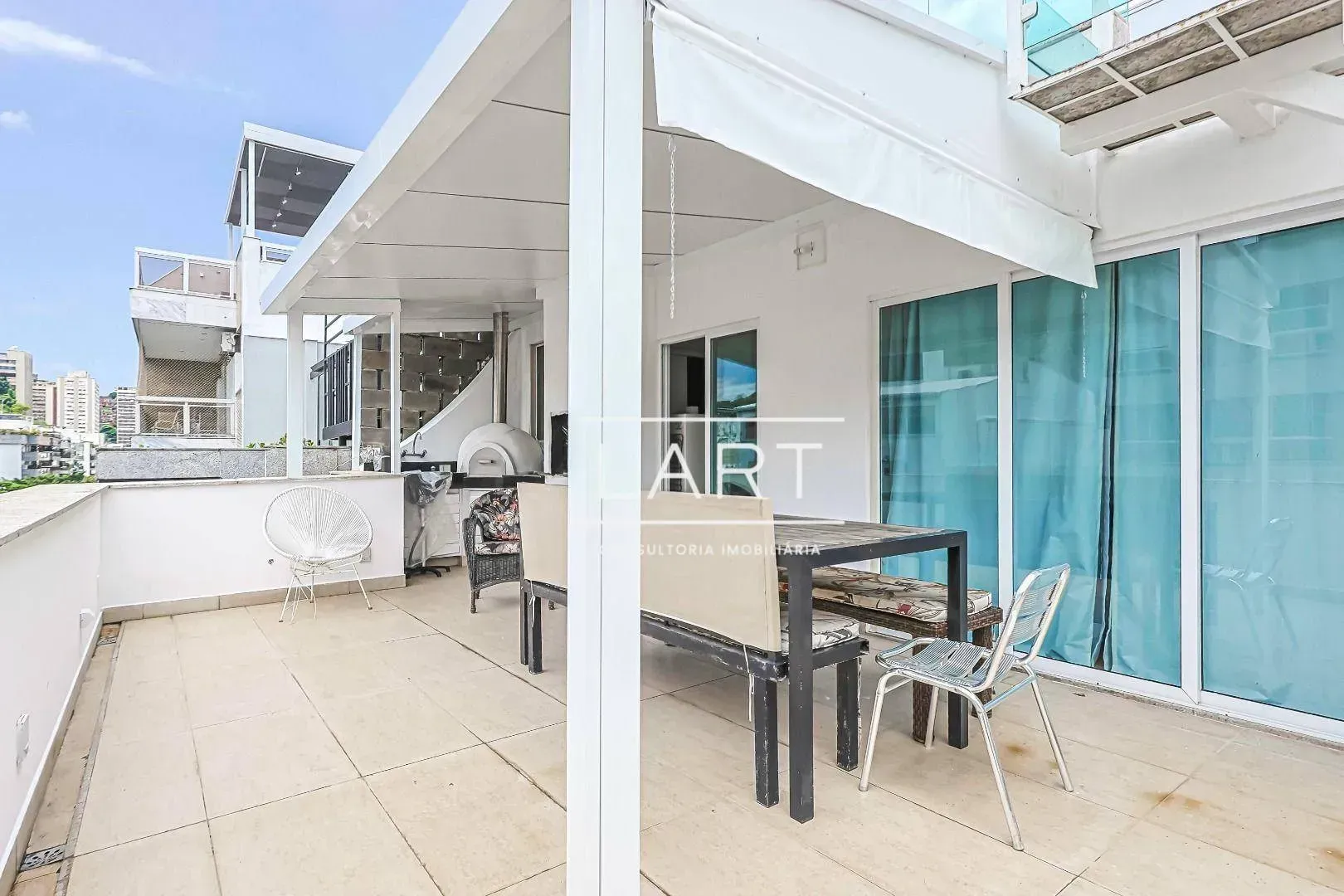 Apartamento com 4 dormitórios e 350 m²; área social ampla — photo 3