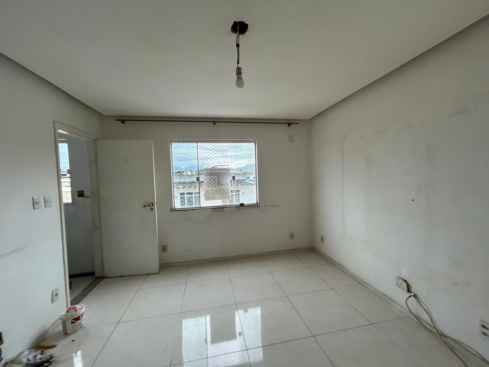 Balcony with a grill in a 3-bedroom apartment, 130 m² — photo 38