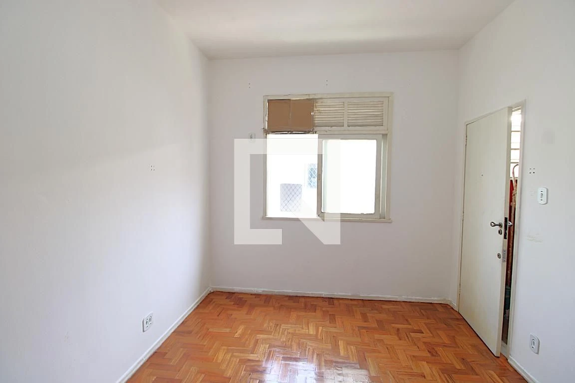 House with no parking, 2 bedrooms and 1 bathroom — photo 13
