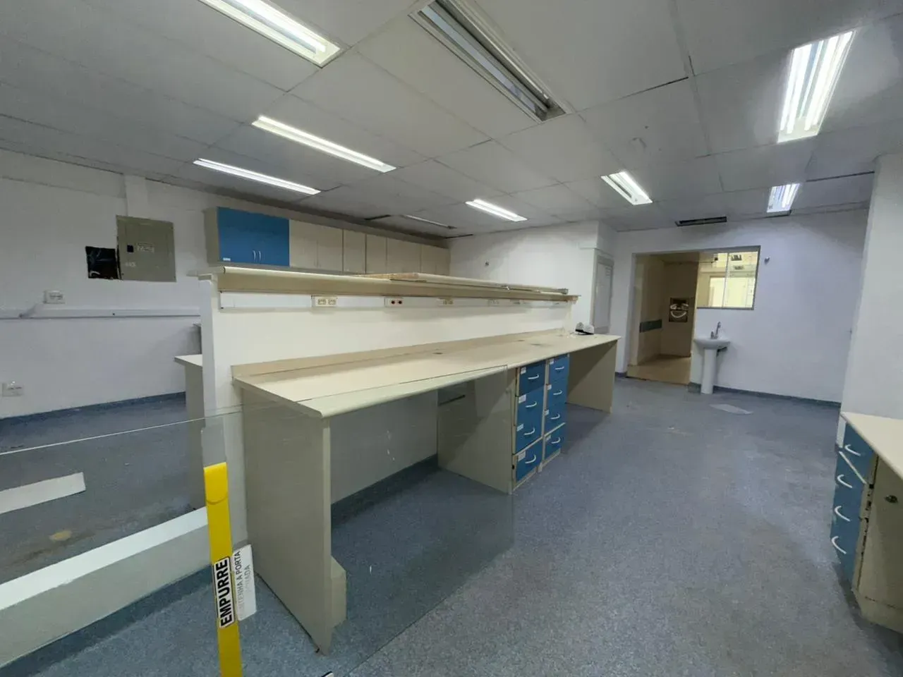 Casa comercial para aluguel com 385 m² e 4 quartos — photo 8