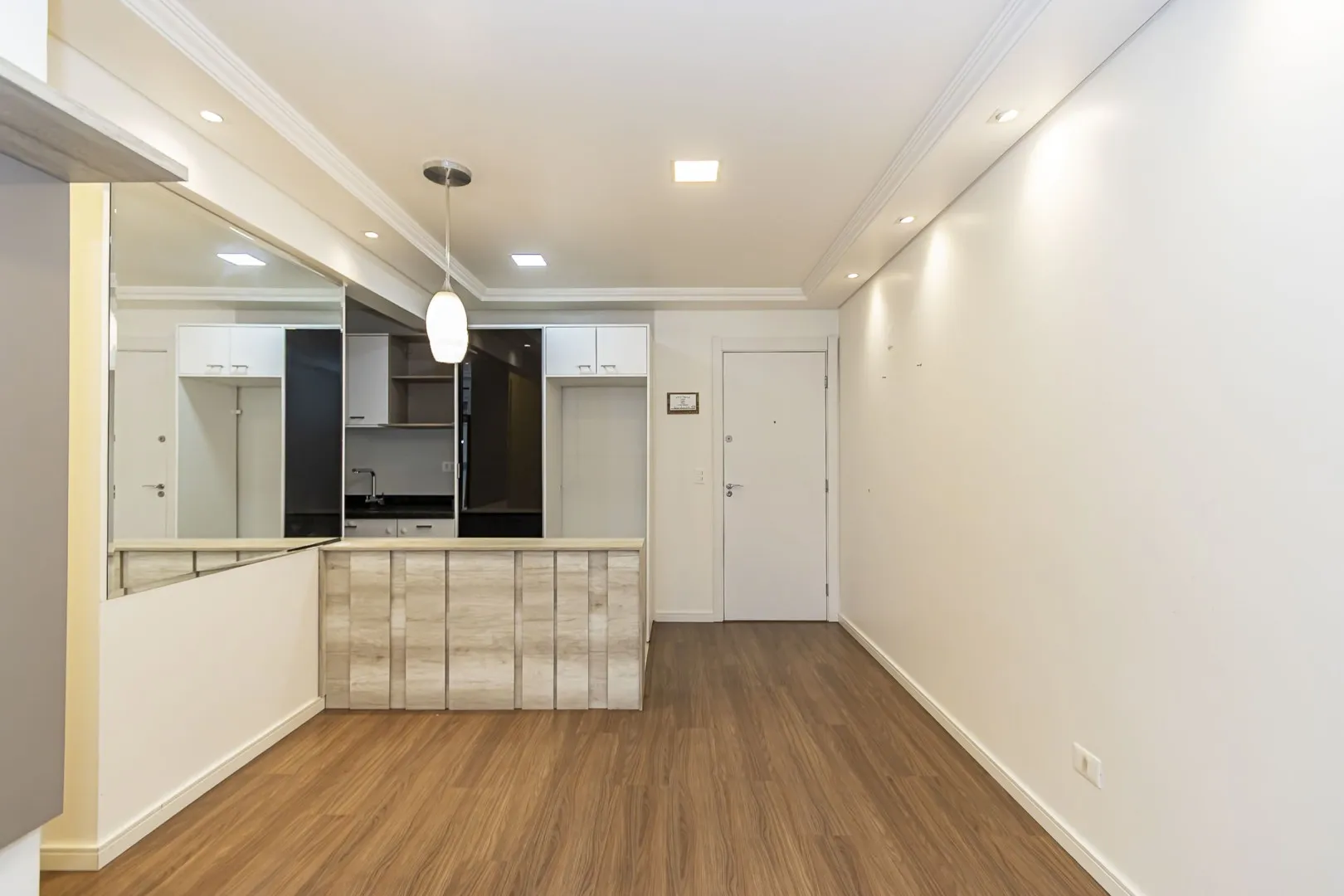 Balcony with a grill in a 2-bedroom apartment, 59 m² — photo 9