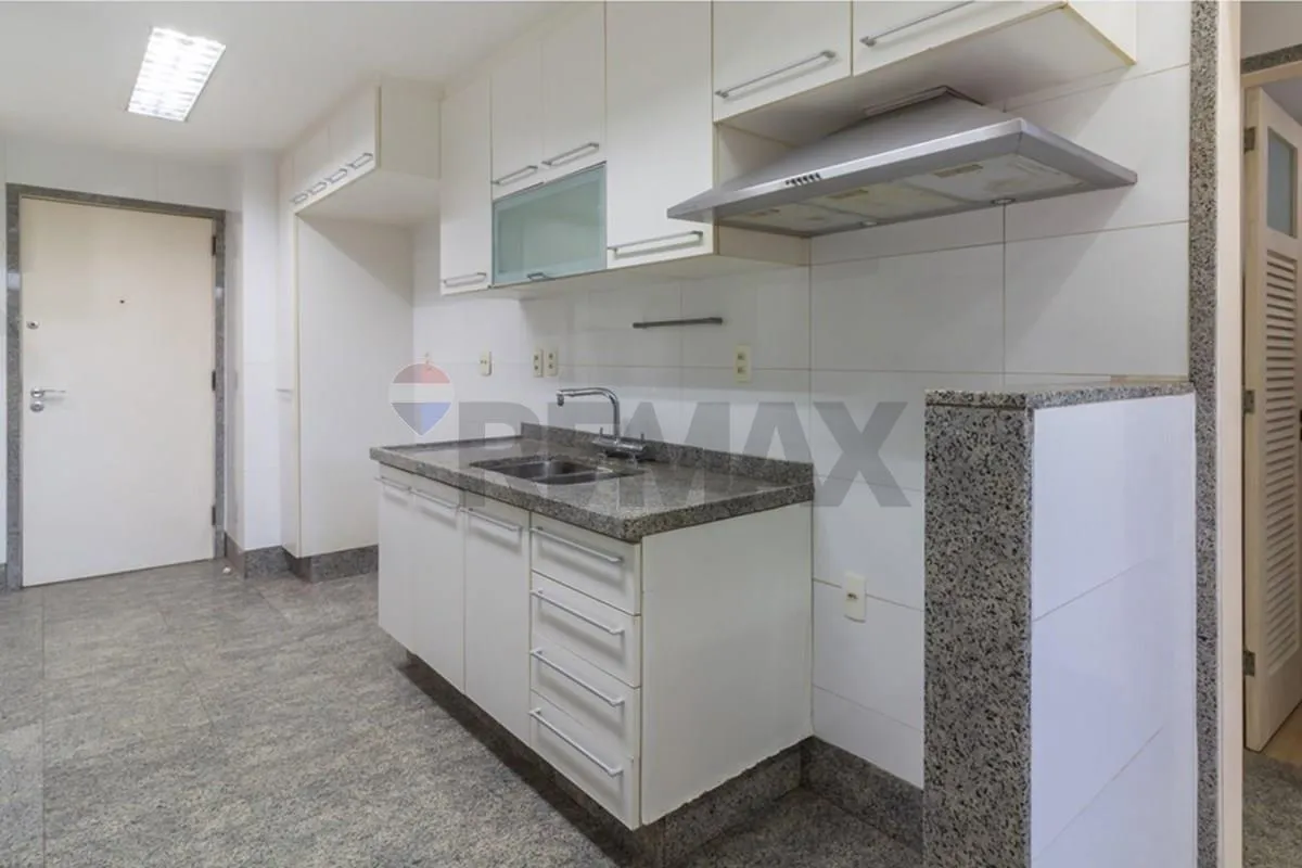 217 m² apartment with 4 bedrooms and balcony BBQ — photo 33