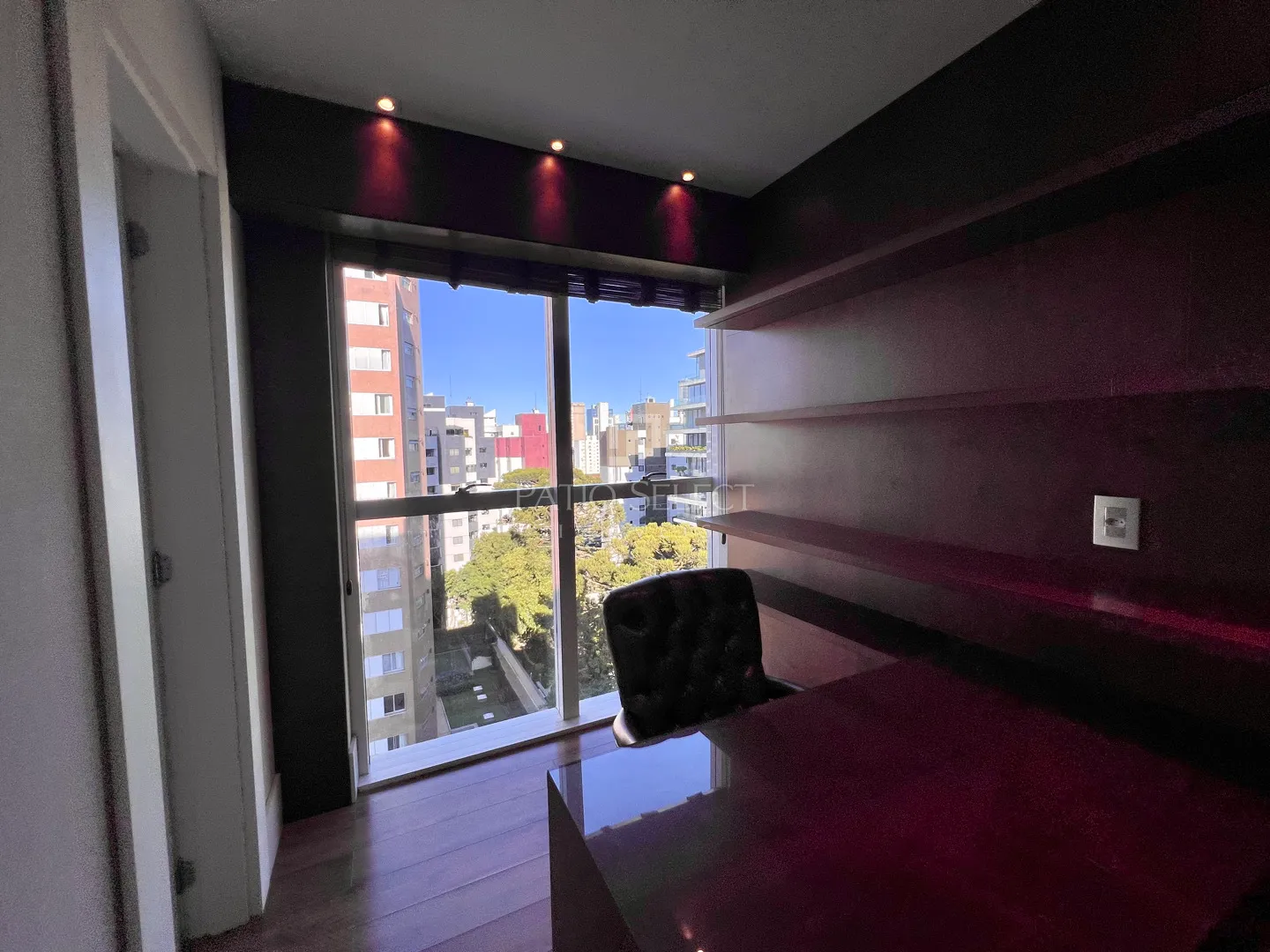 Гардеробная и 3 спальни: квартира 180 м² — photo 55