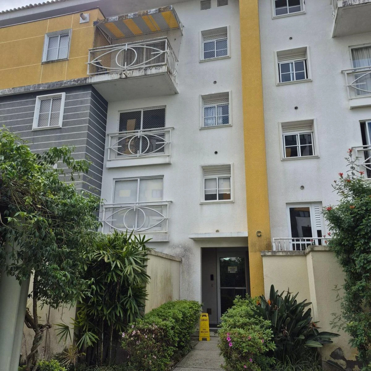 Furnished 3-bedroom apartment with covered parking — photo 33