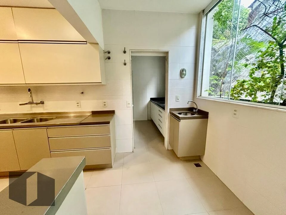 Washing machine in a 4-bedroom apartment, 167 m² — photo 20