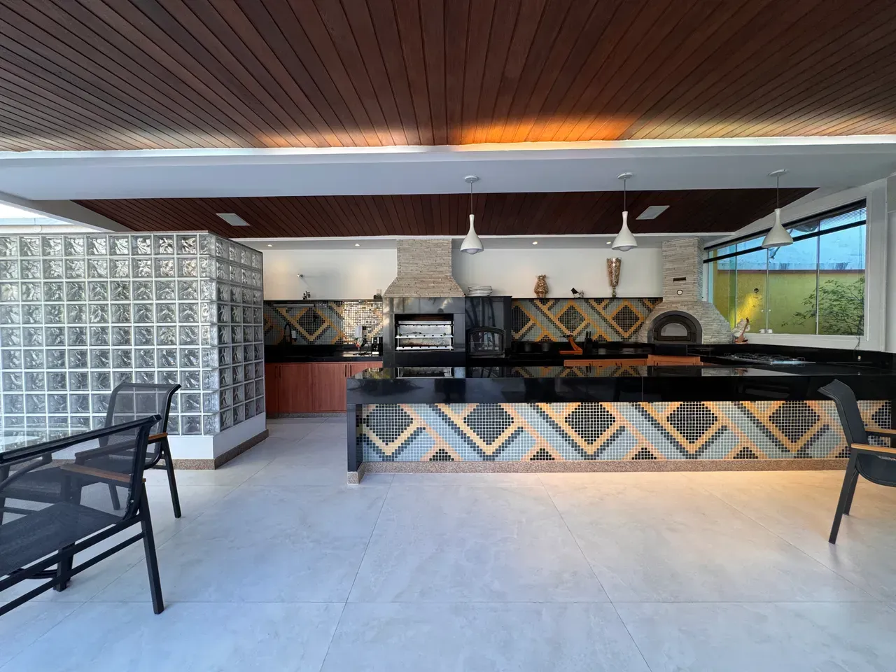 Furnished 800 m² house on the 4th floor with 8 parking spots — photo 23