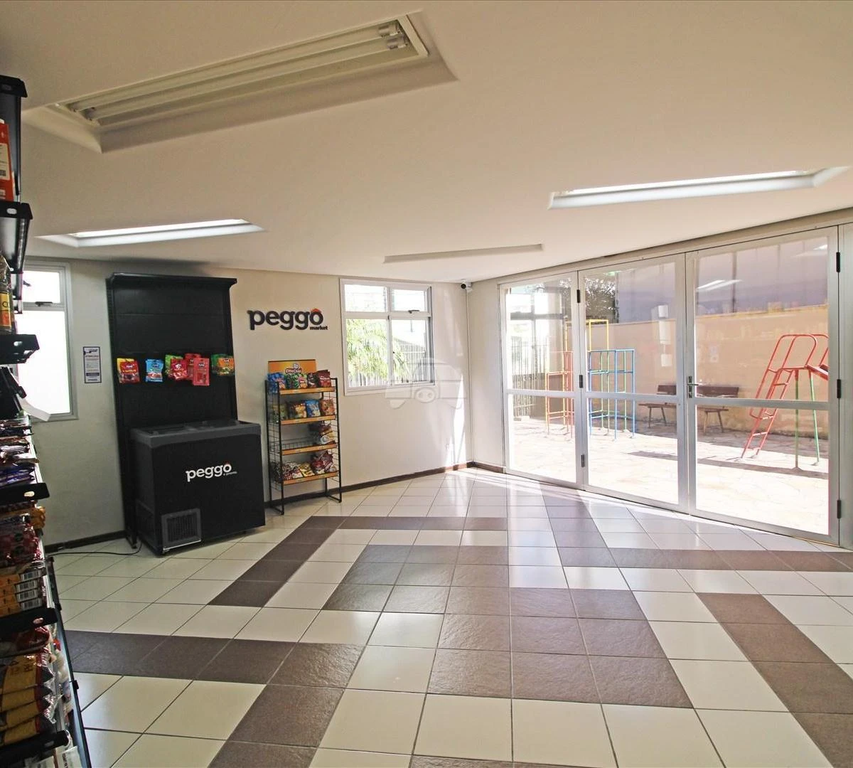 2-bedroom apartment with a washing machine in Curitiba — photo 26