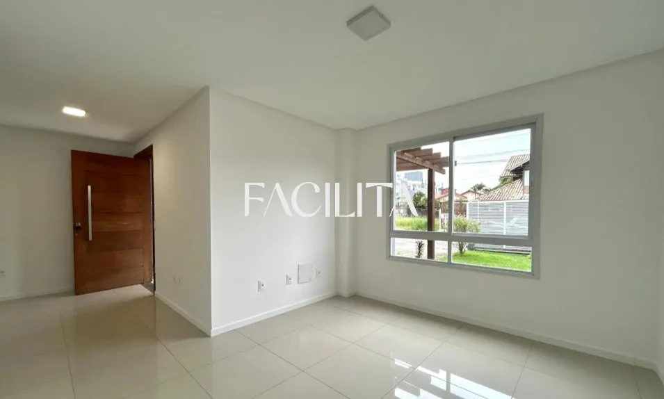 Casa com 3 quartos e cozinha americana com fogão — photo 7