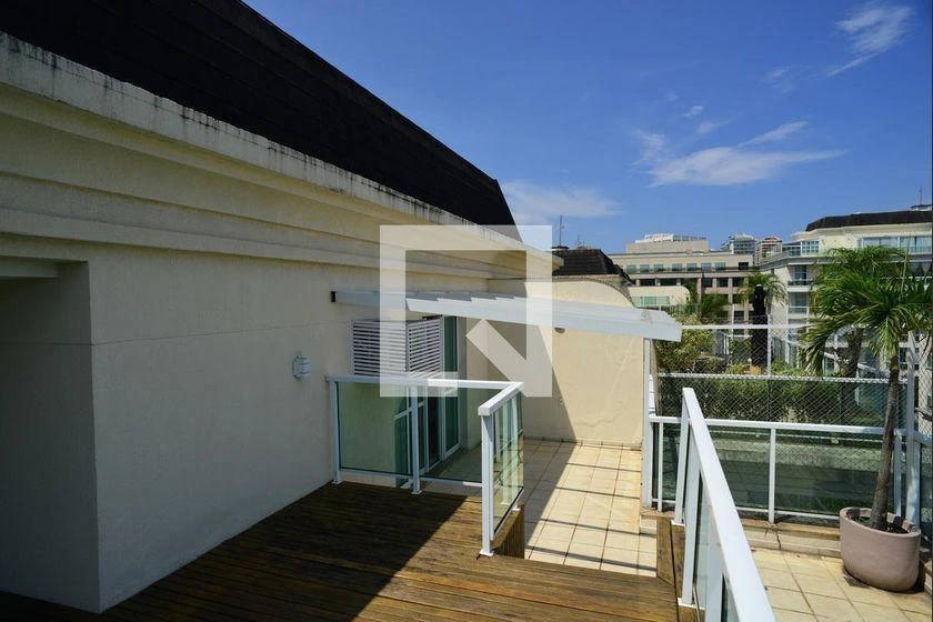 3-bedroom apartment in a building with a gym — photo 24
