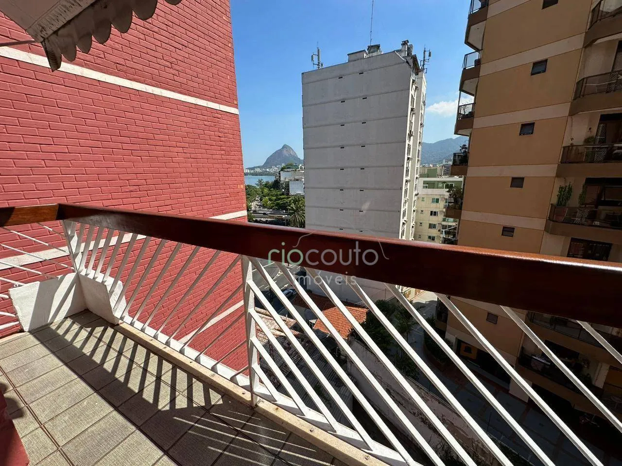 2-bedroom apartment with a suite and open views — photo 13