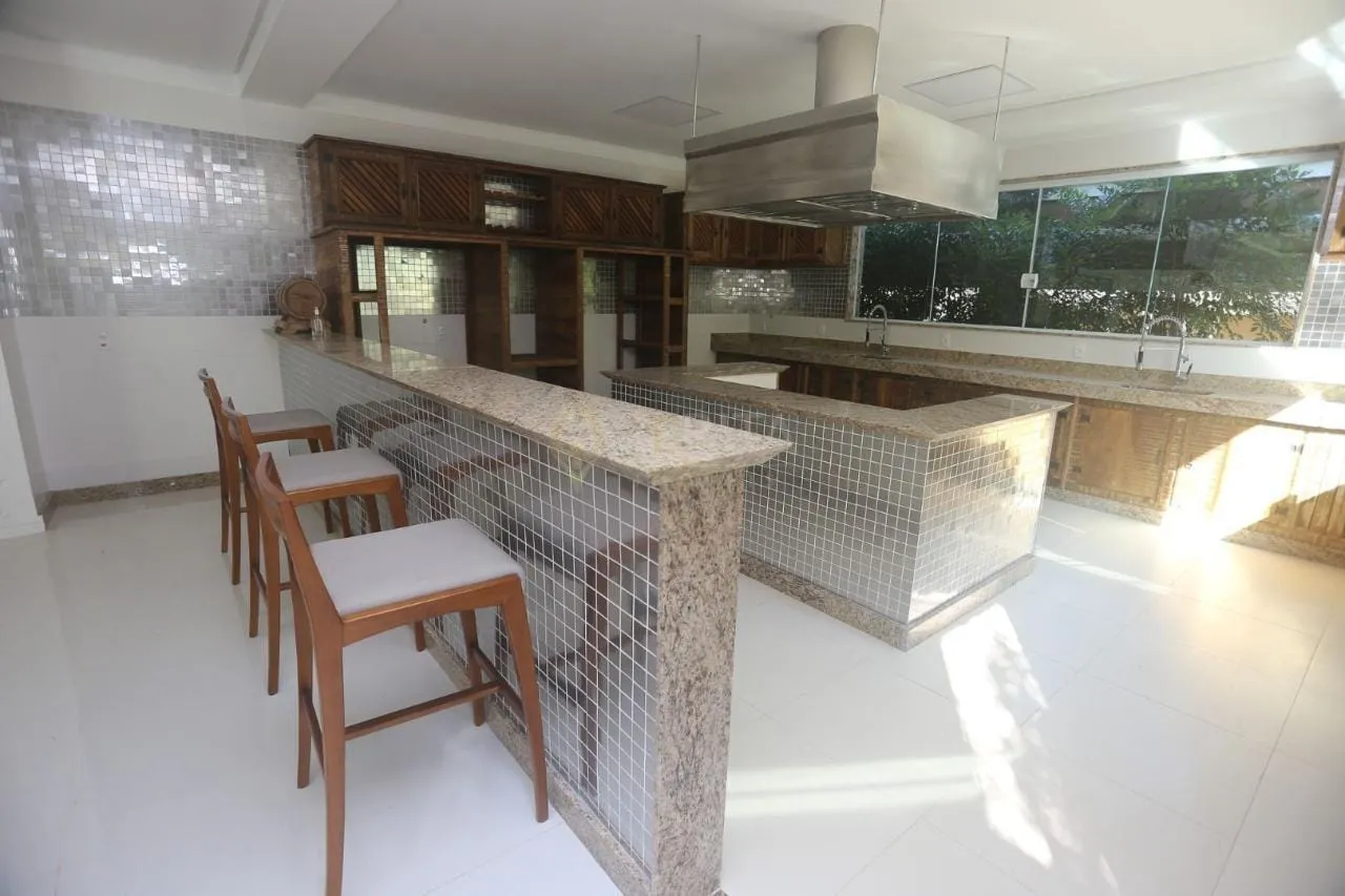 Furnished house with 5 bedrooms and 5 bathrooms, 3200 m² — photo 3