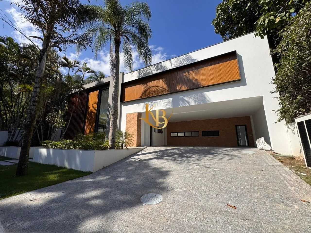 Casa com 5 quartos e área de piscina ao ar livre — photo 4