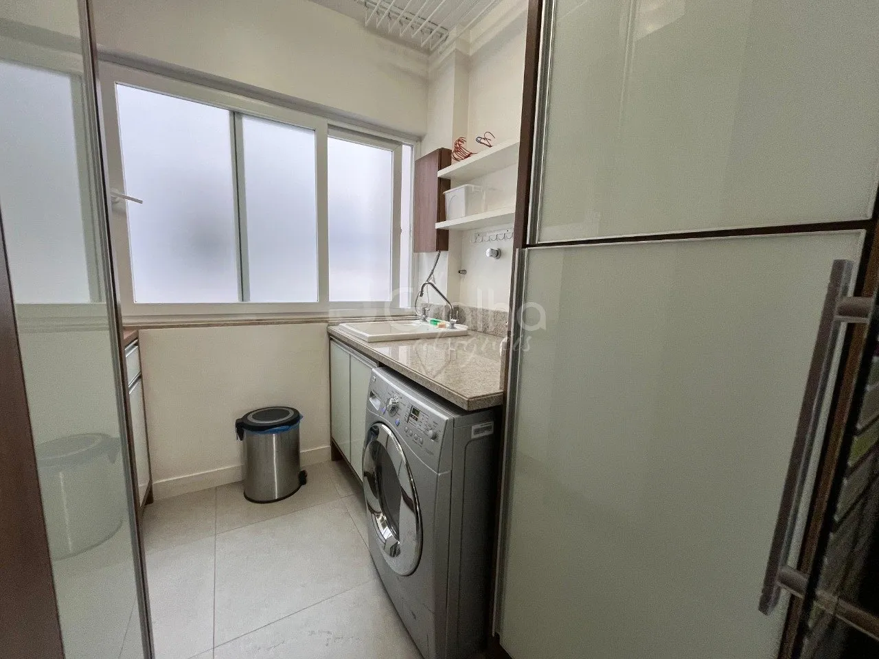 Furnished apartment with 3 bedrooms and 199 m² — photo 19
