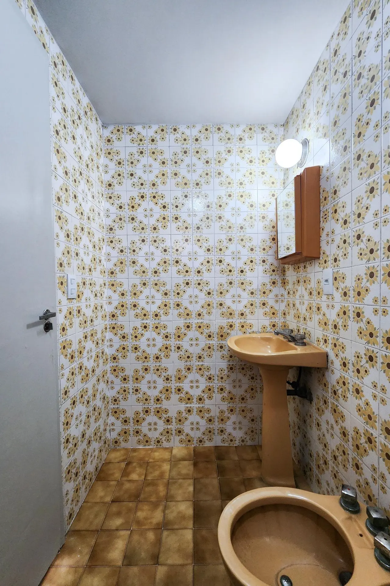 2-bedroom apartment in a building with a pool — photo 42