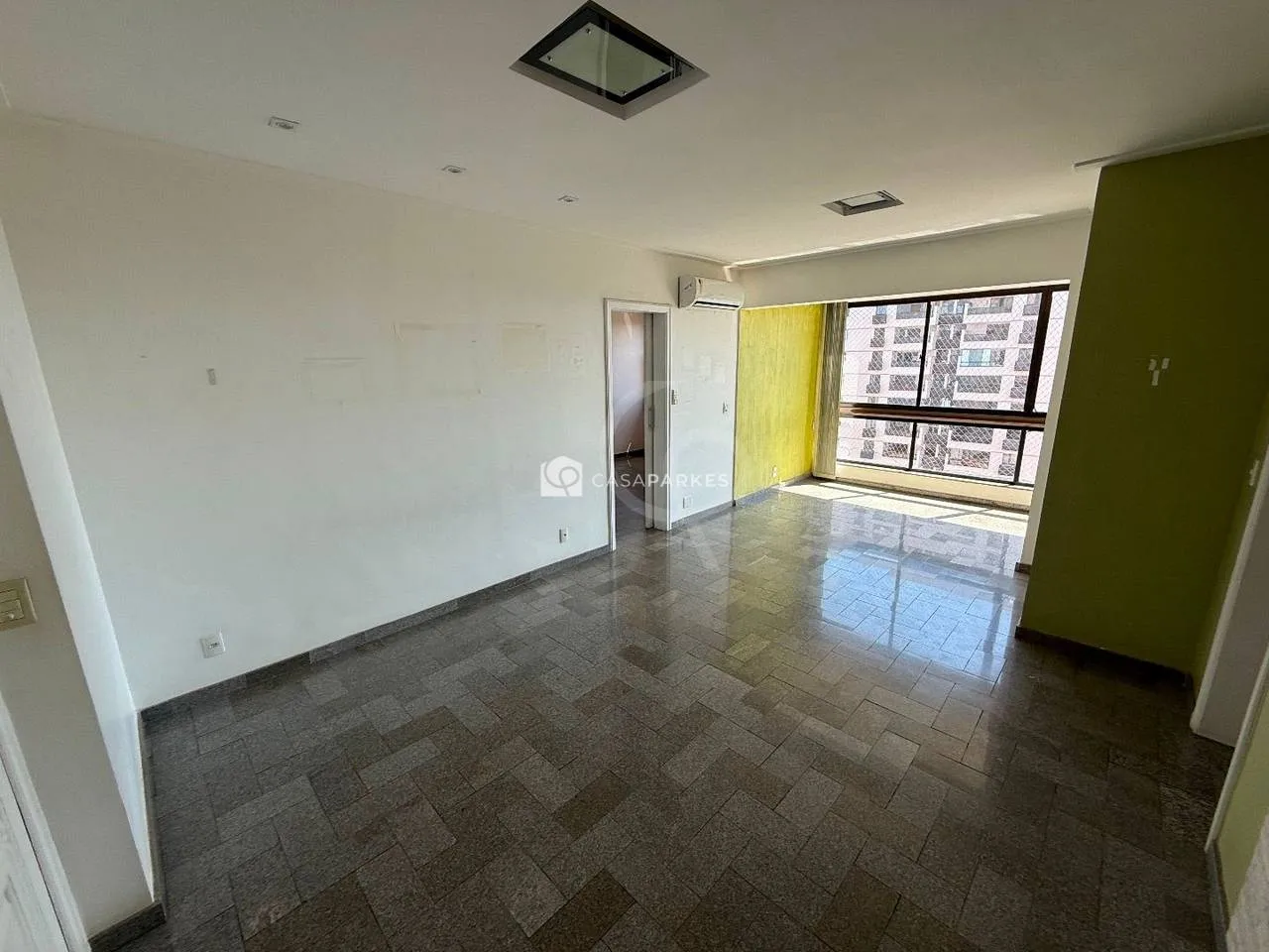1-bedroom apartment with 2 bathrooms and balcony — photo 3