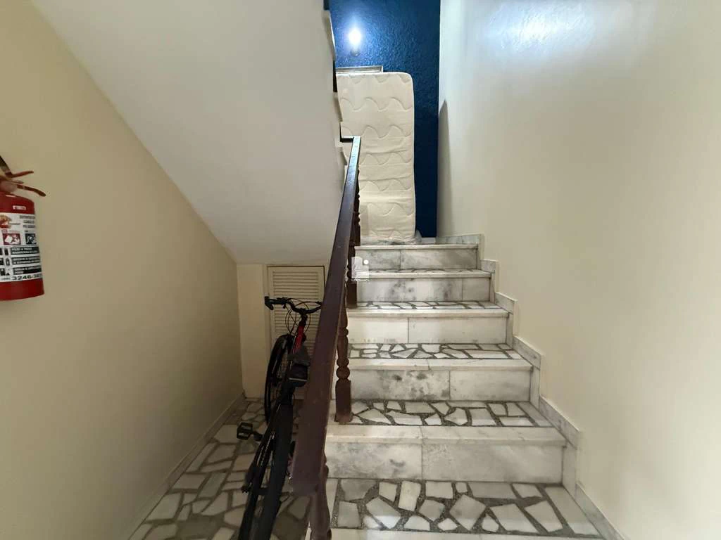 Casa com 6 quartos e ar-condicionado para 320 m² — photo 4