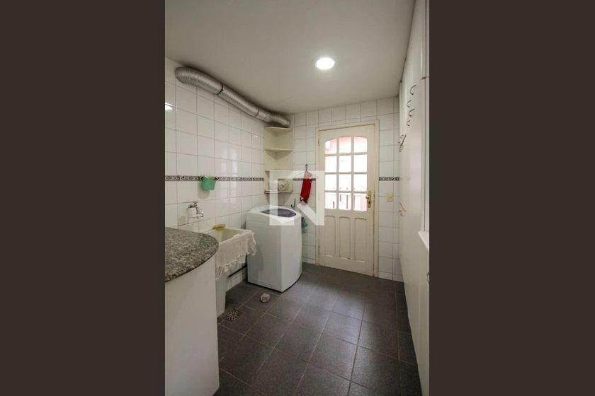 Меблированный дом с 4 спальнями и 3 сьютами, 450 м² — photo 22