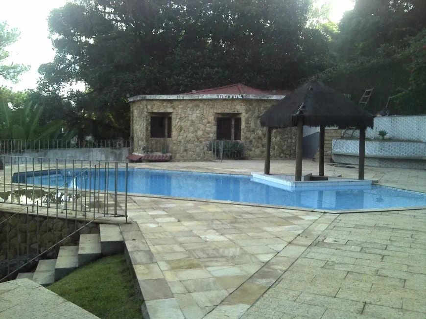 House with 5 en-suite bedrooms and 8 bathrooms — photo 24