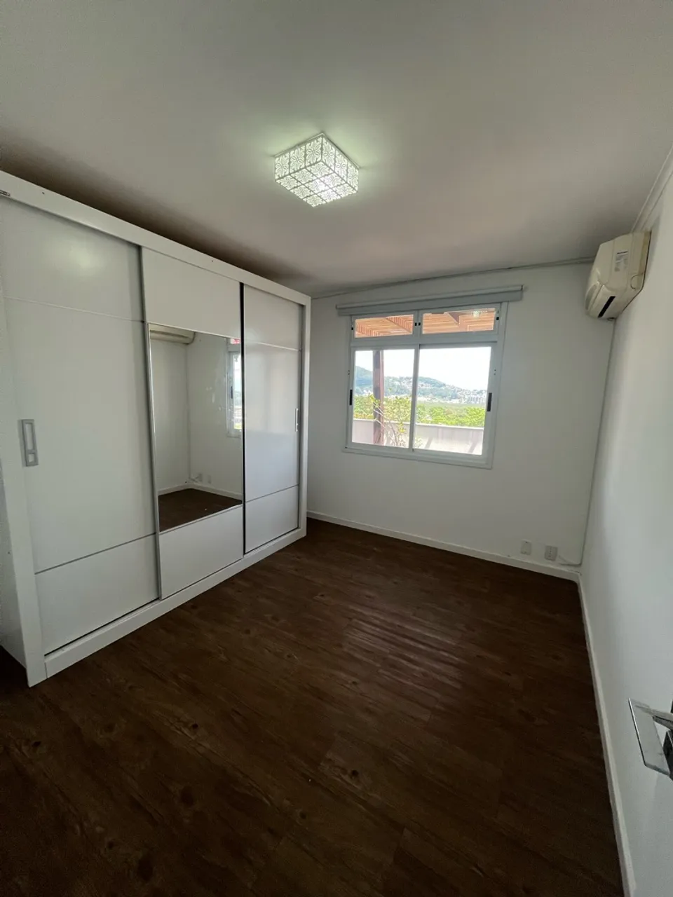 3-bedroom apartment in a building with a gym — photo 12