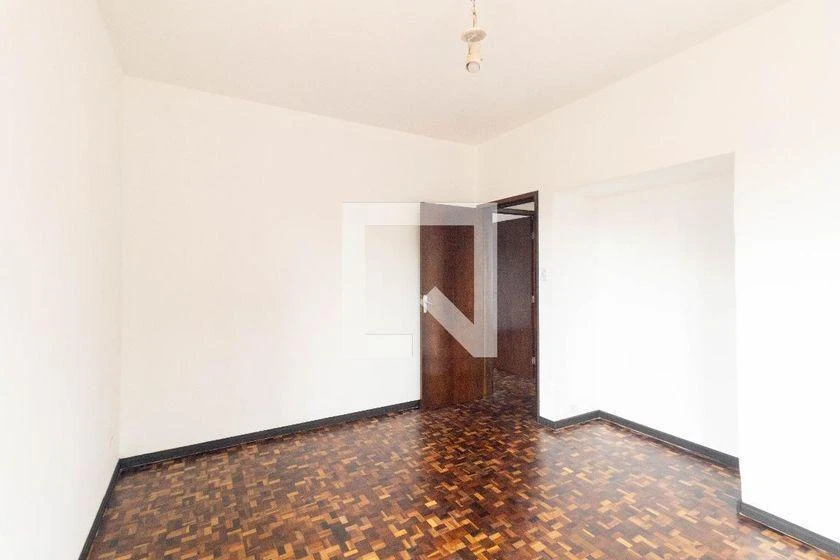 3-bedroom house with wood or laminate floors in Curitiba — photo 14