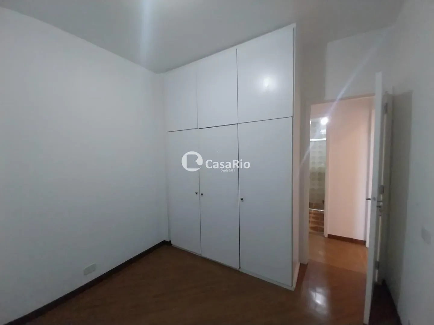 2-bedroom apartment with wood or laminate floors — photo 10