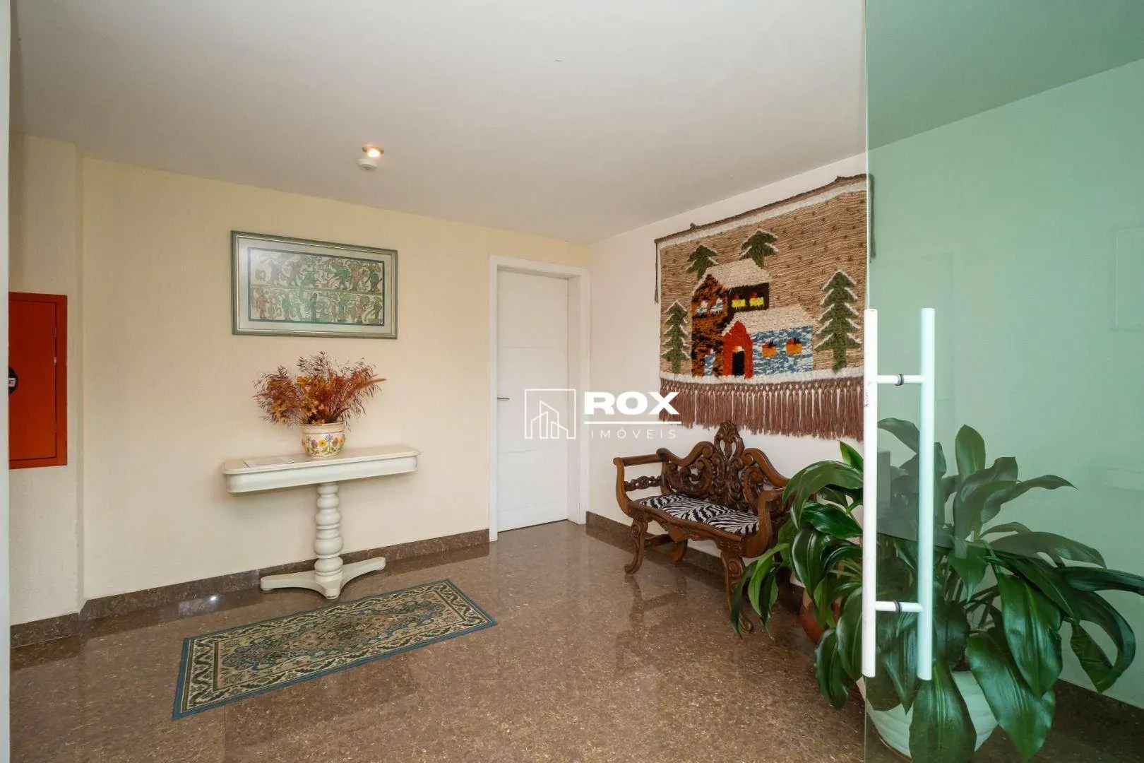 Furnished apartment, 179 m², with a fireplace — photo 3