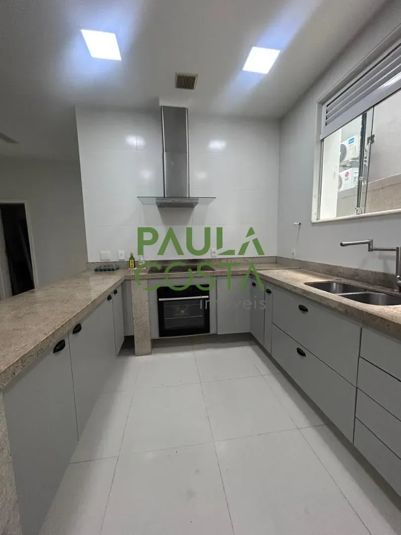 Панорамні вікна та 4 спальні: будинок 480 м² — photo 2
