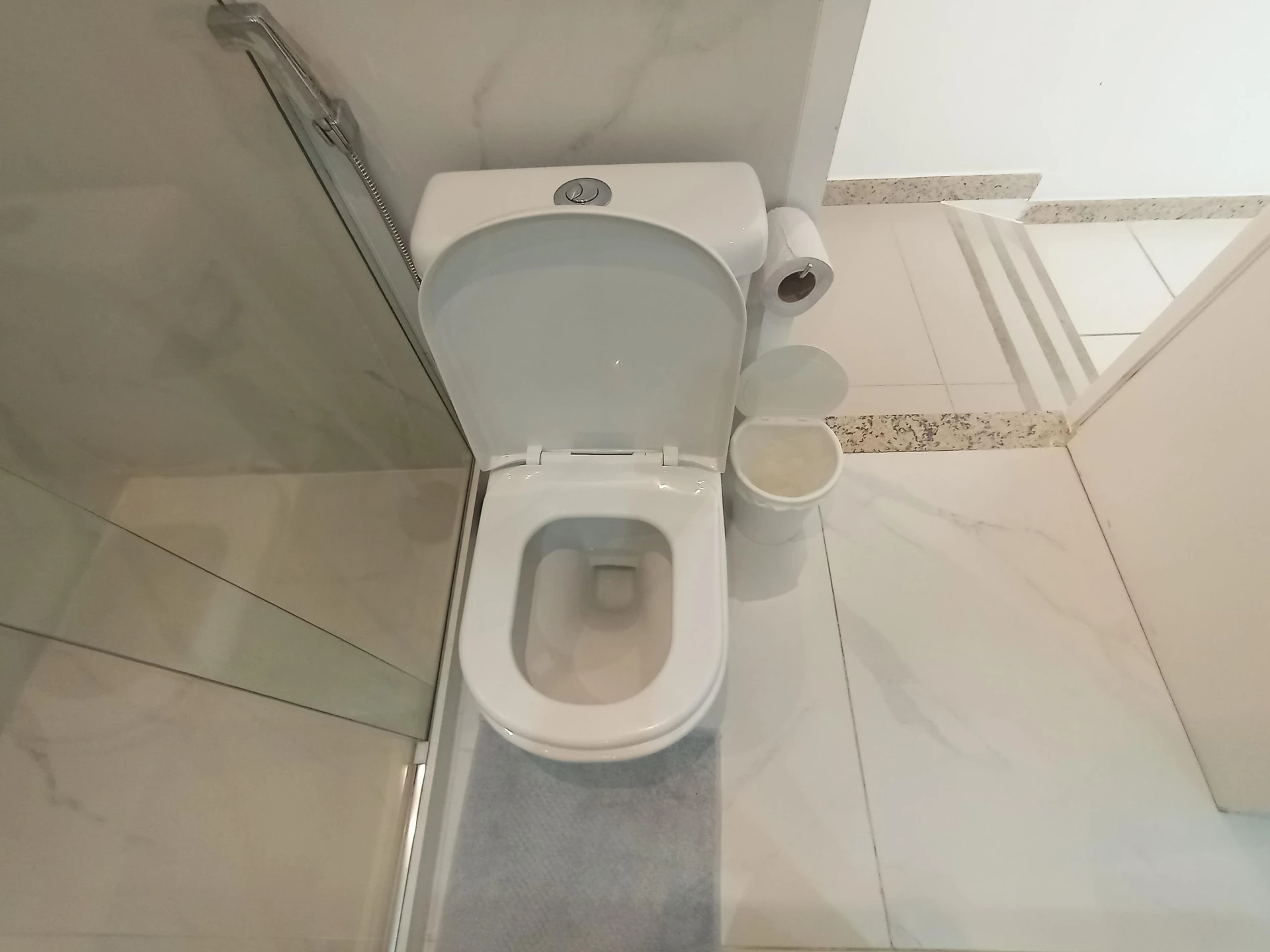 Estudio sin amueblar con balcón y 1 dormitorio en suite — photo 20