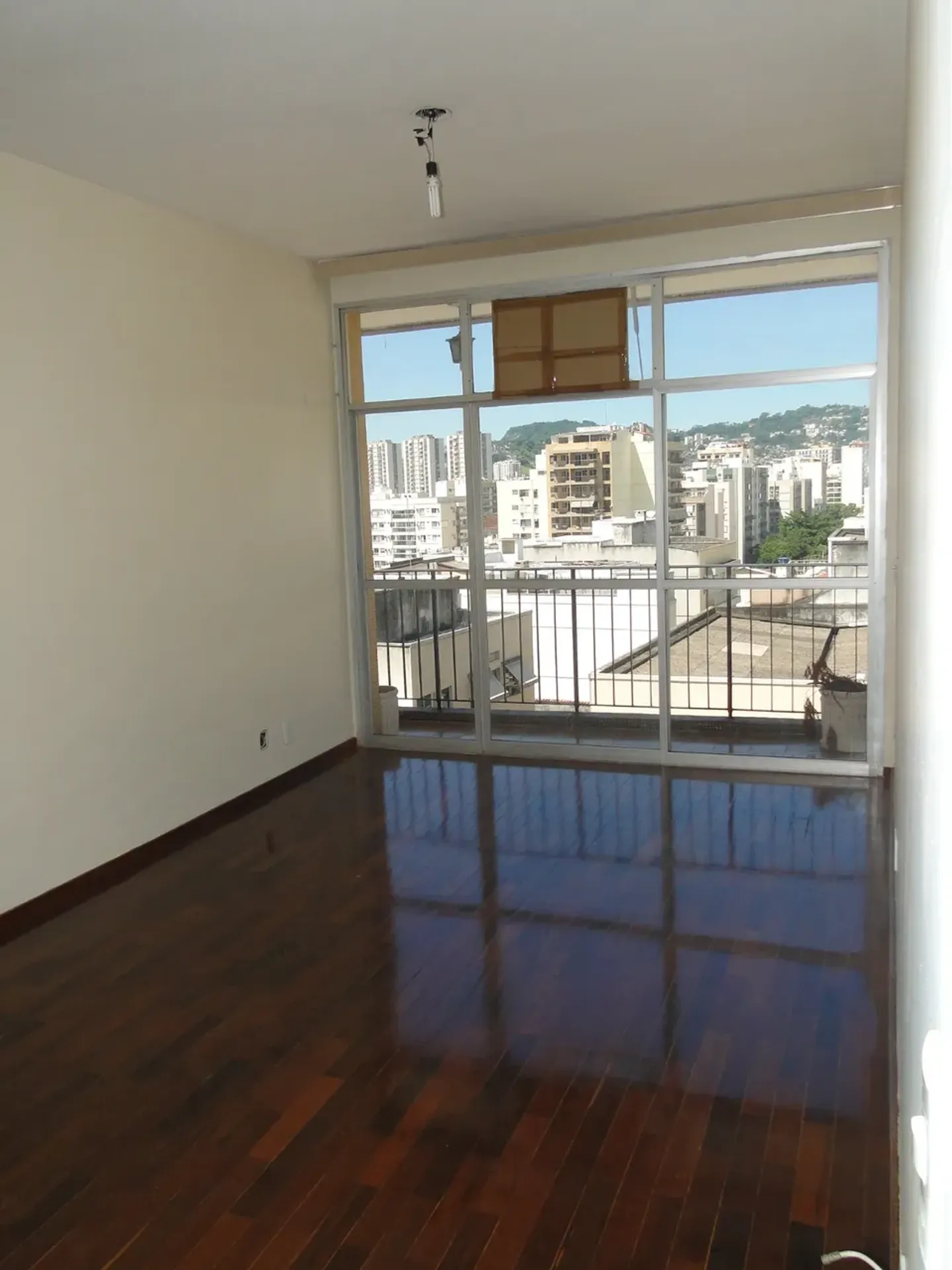 2-bedroom apartment with an en-suite and 2 bathrooms — photo 8