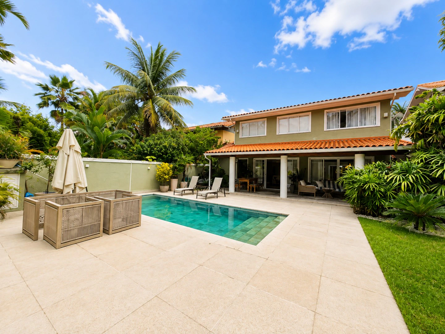 Condominium house with 4 bedrooms and 500 m² — photo 17