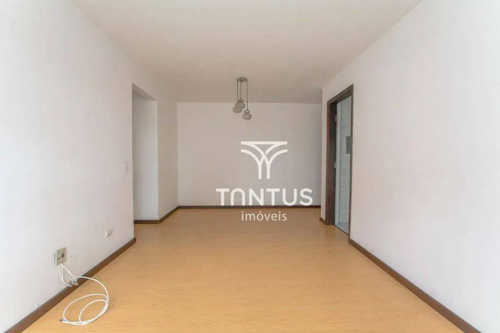 Wood or laminate floors in a 2-bedroom apartment, 66 m² — photo 16